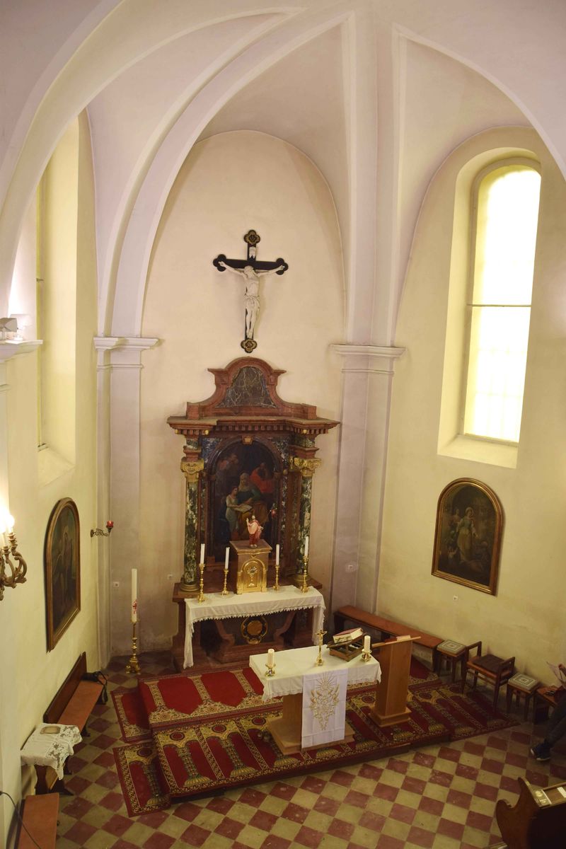 Összkép a kápolna szentélyéről, nézet a karzatról. (Fotó: VFKL 2021.)