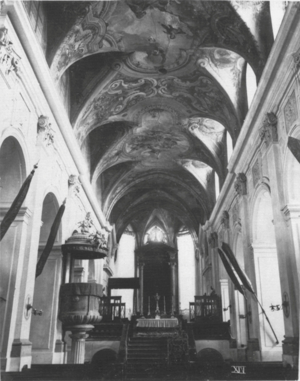 A székesegyházi belső a szentély felé 1909-ben az átalakítás megkezdése előtt